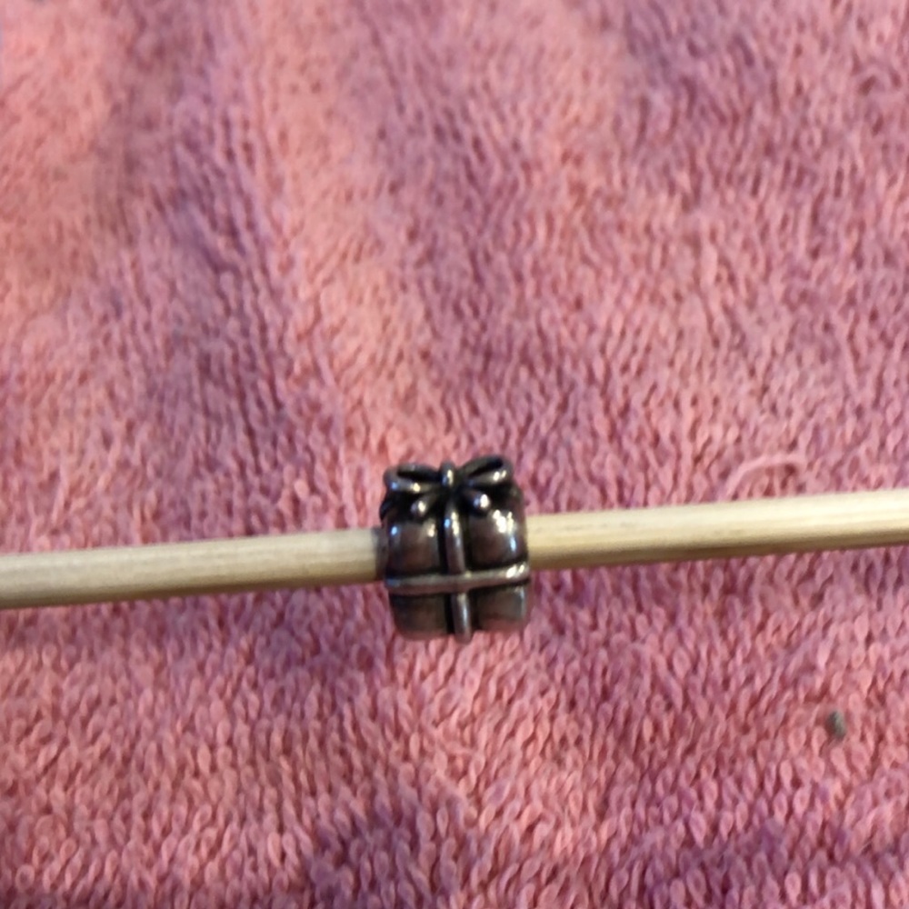 🎀🖤Retired Authentic Pandora Charm